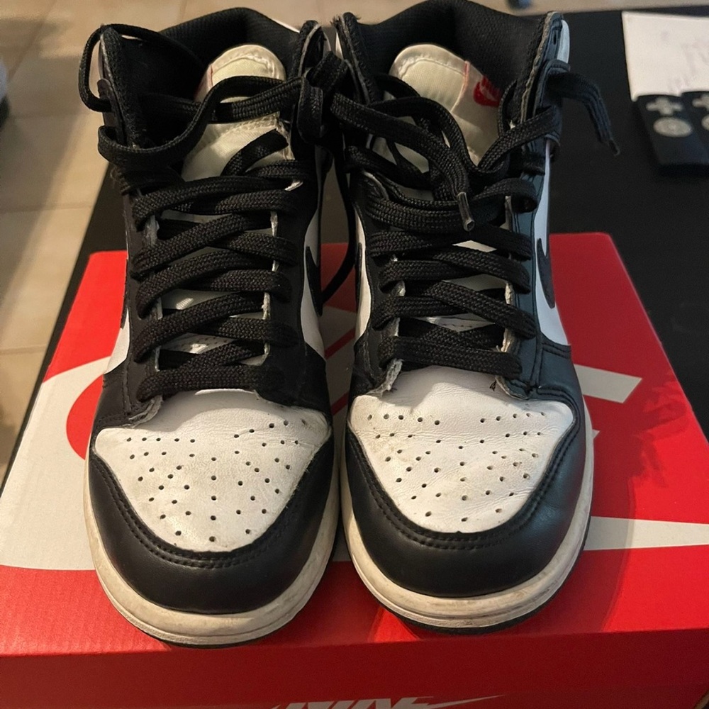Nike Black and White High-Tops 4Y